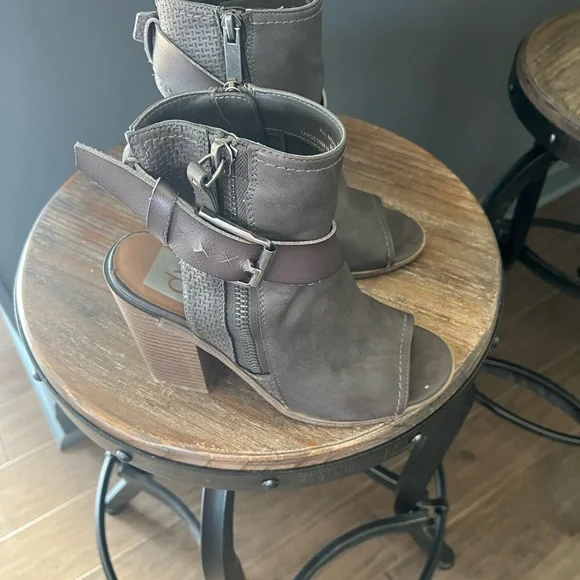 Block Heels - Picture 6 of 6